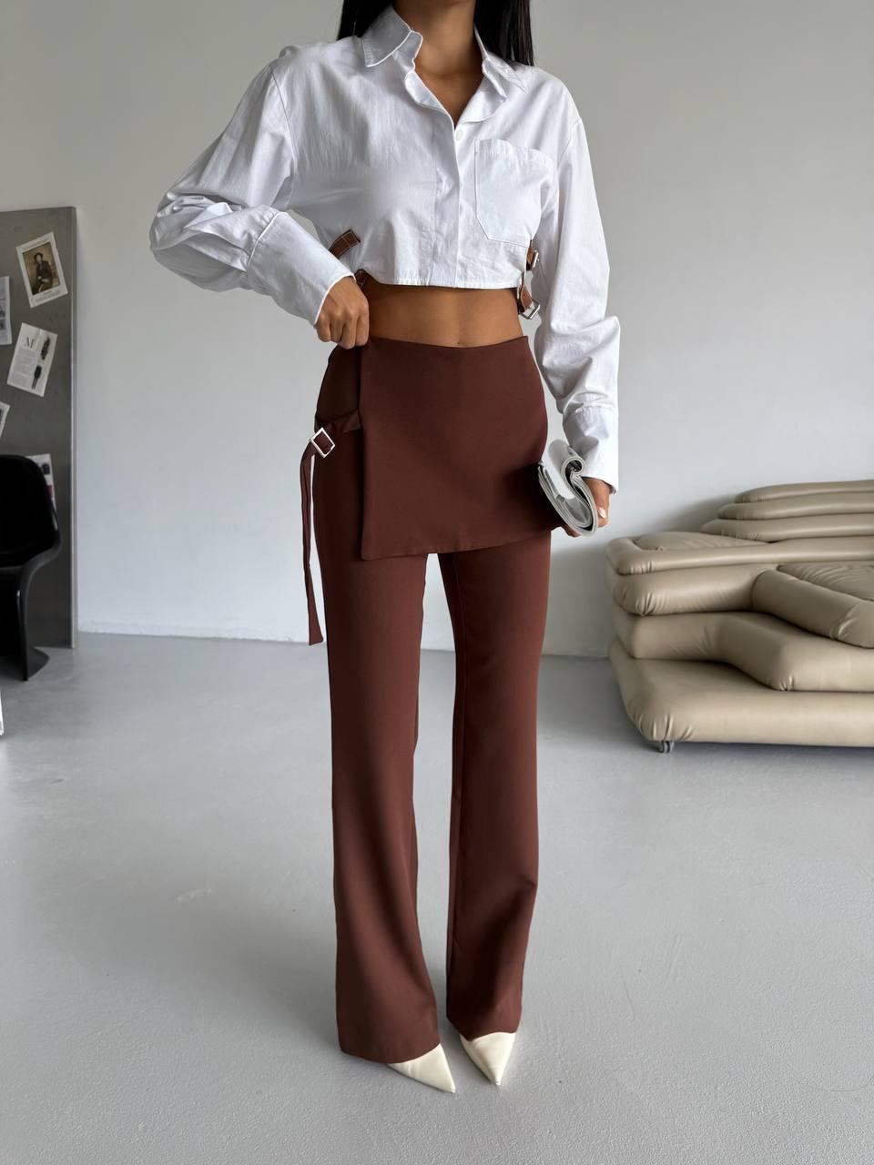 Pantalone a zampa con mini gonna laterale