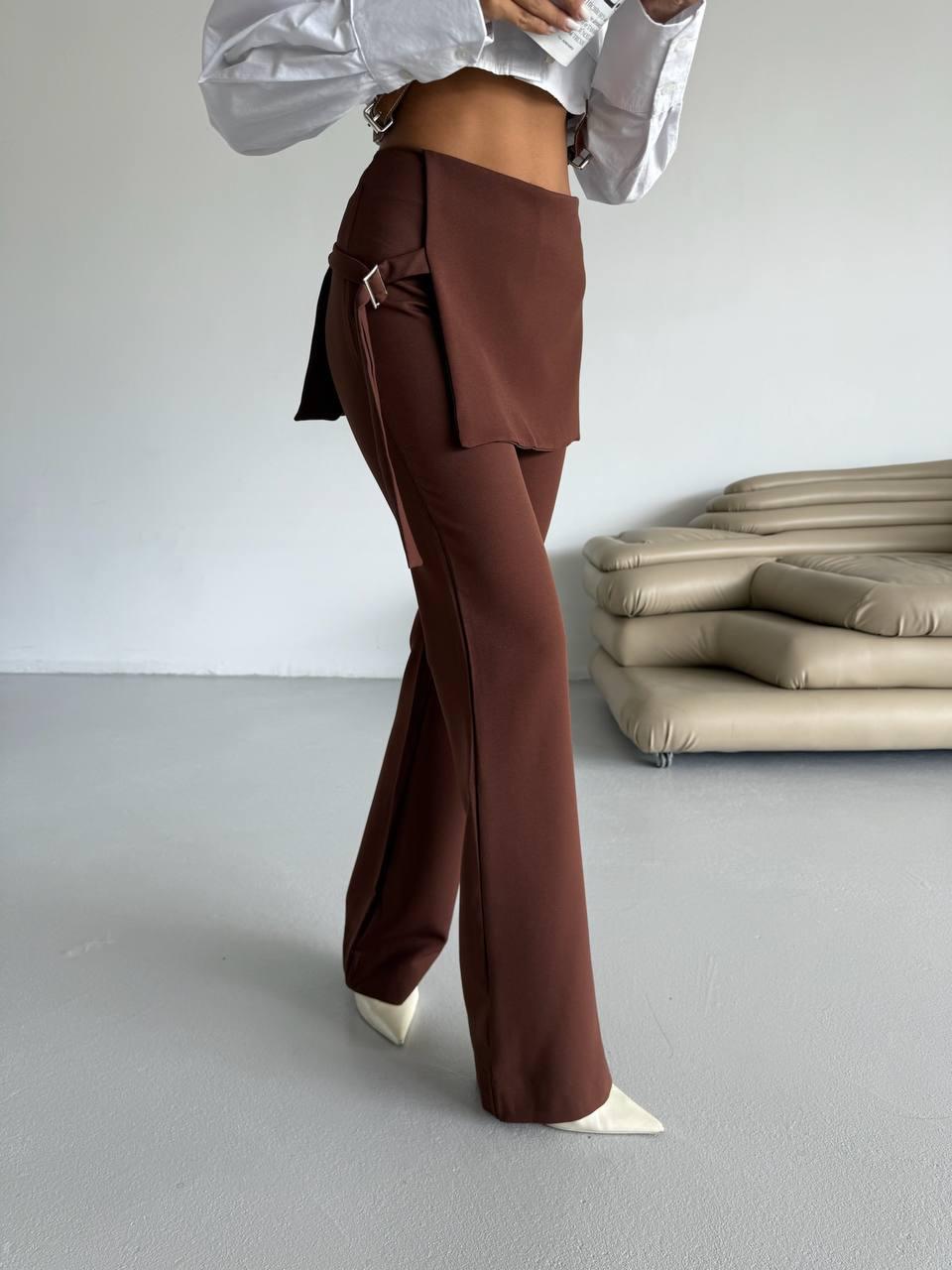 Pantalone a zampa con mini gonna laterale