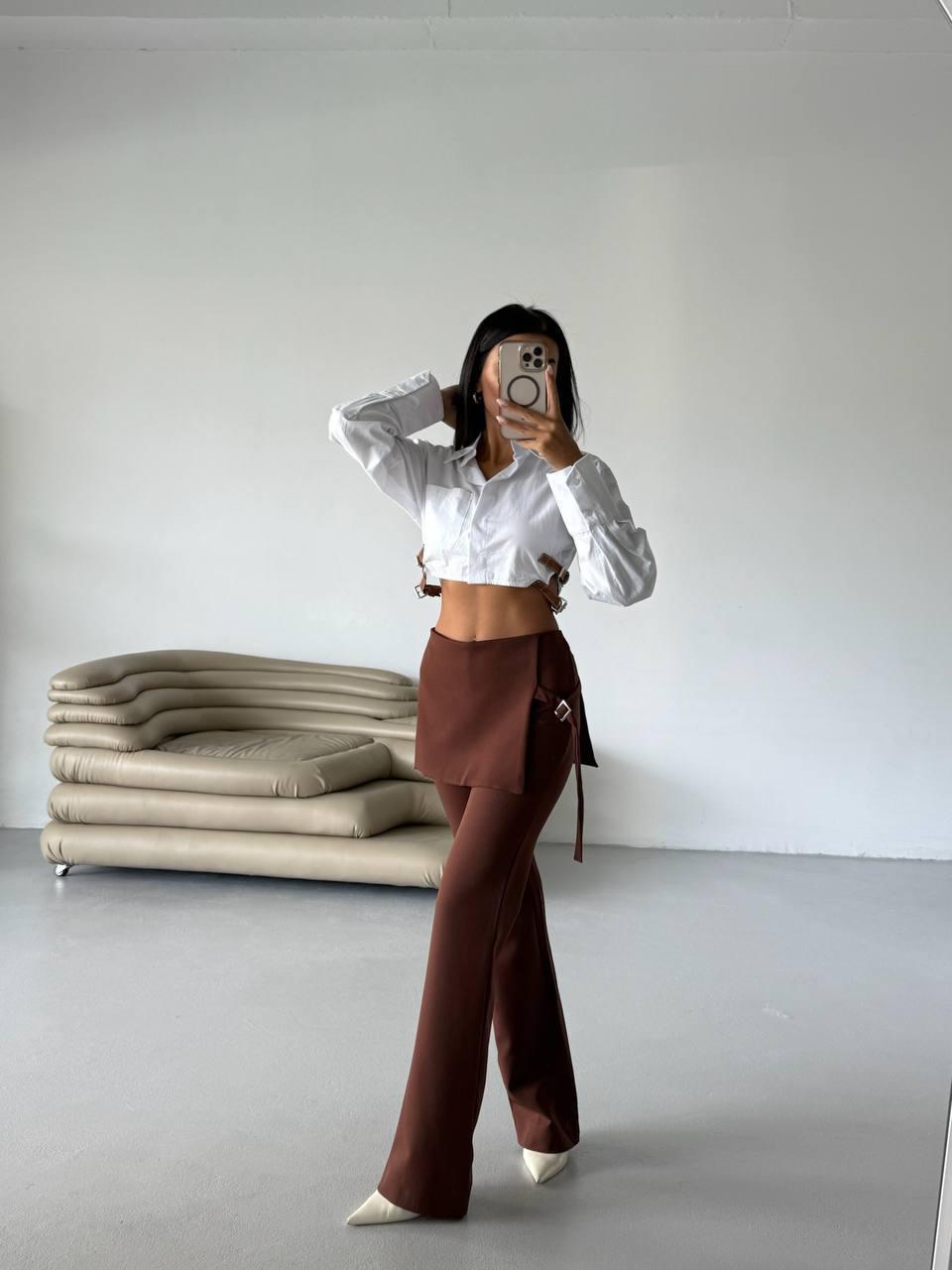 Pantalone a zampa con mini gonna laterale