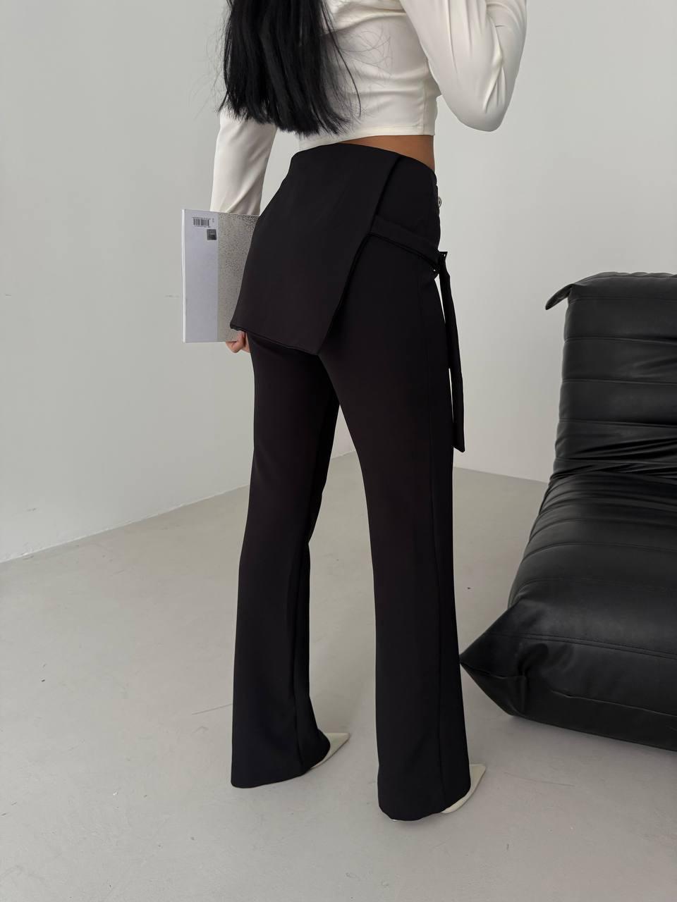 Pantalone a zampa con mini gonna laterale