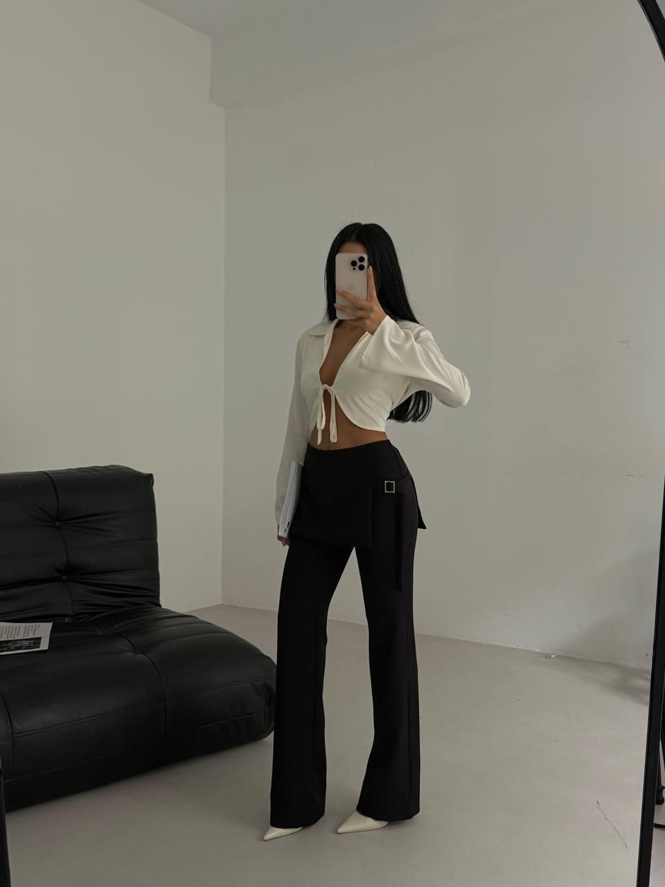 Pantalone a zampa con mini gonna laterale